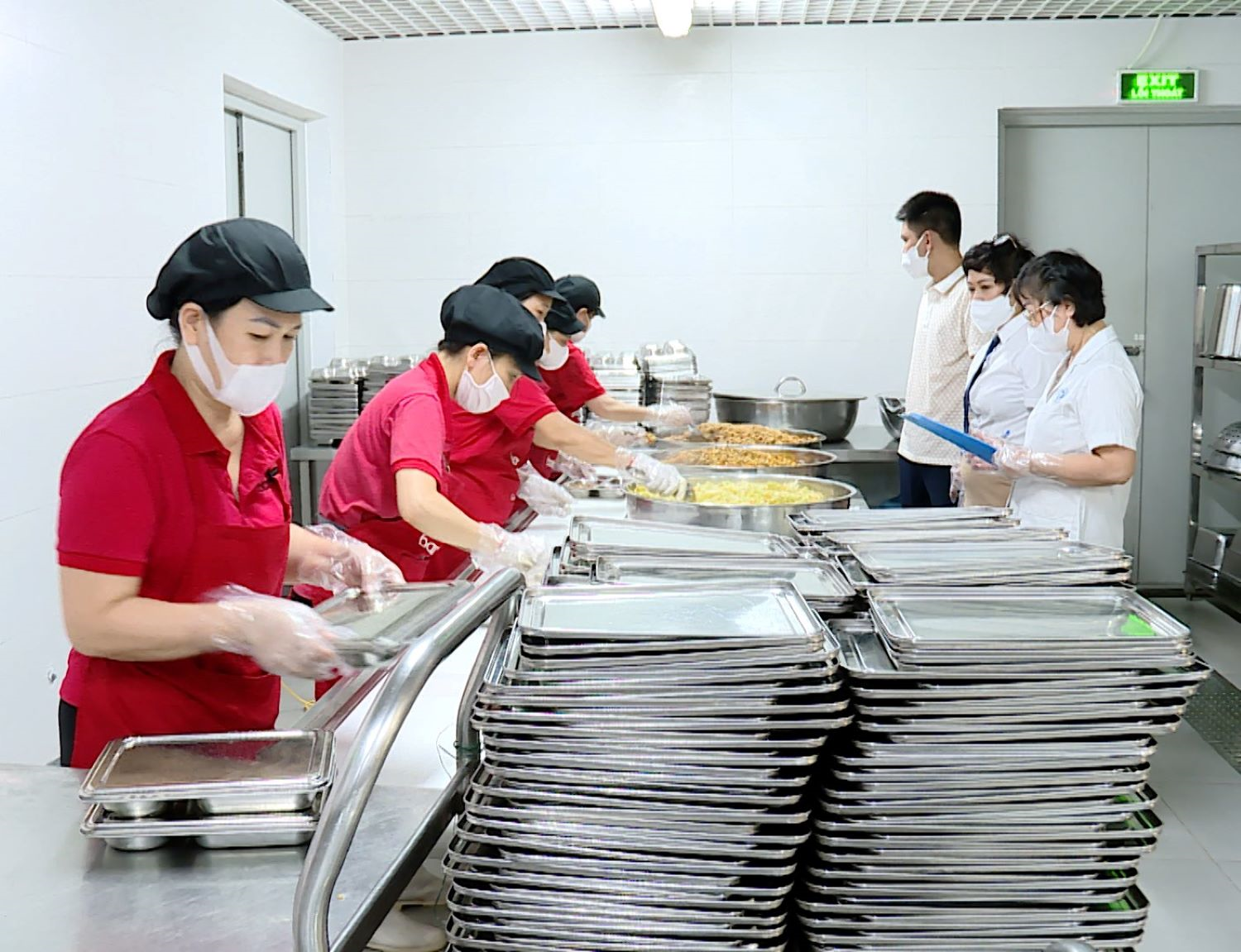 Tăng cường giám sát bữa ăn bán trú trường học