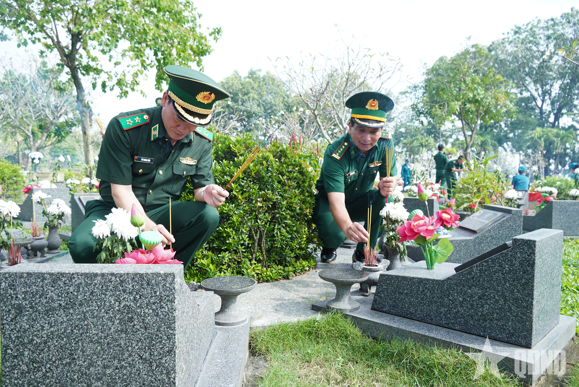 Bộ tư lệnh Bộ đội Biên phòng dâng hương tưởng niệm các anh hùng liệt sĩ