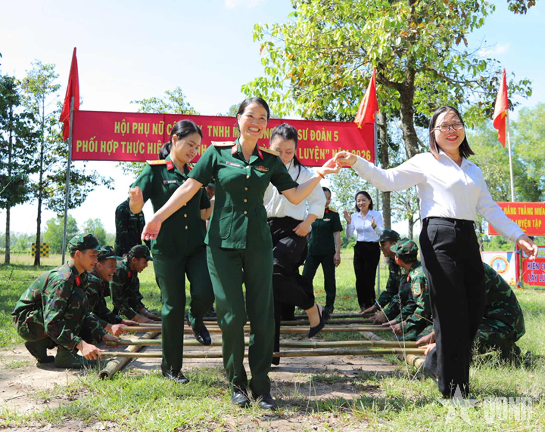 Hấp dẫn các trò chơi dân gian ở Sư đoàn 5