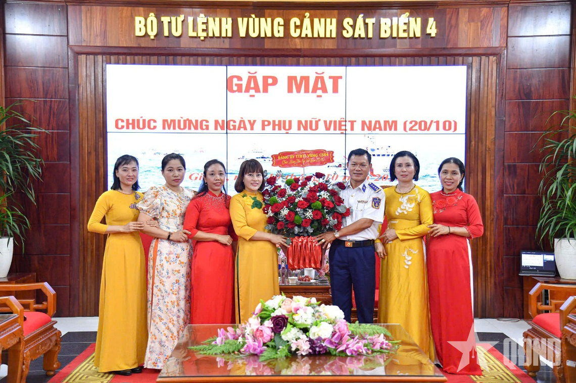 Bộ tư lệnh Vùng Cảnh sát biển 4 gặp mặt chúc mừng Ngày Phụ nữ Việt Nam 