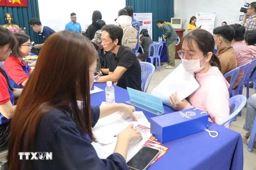 Kết luận số 107-KL/TW ngày 17-10-2026 về hoàn thiện hệ thống vị trí việc làm trong hệ thống chính trị gắn với xây dựng đội ngũ cán bộ và quản lý biên chế