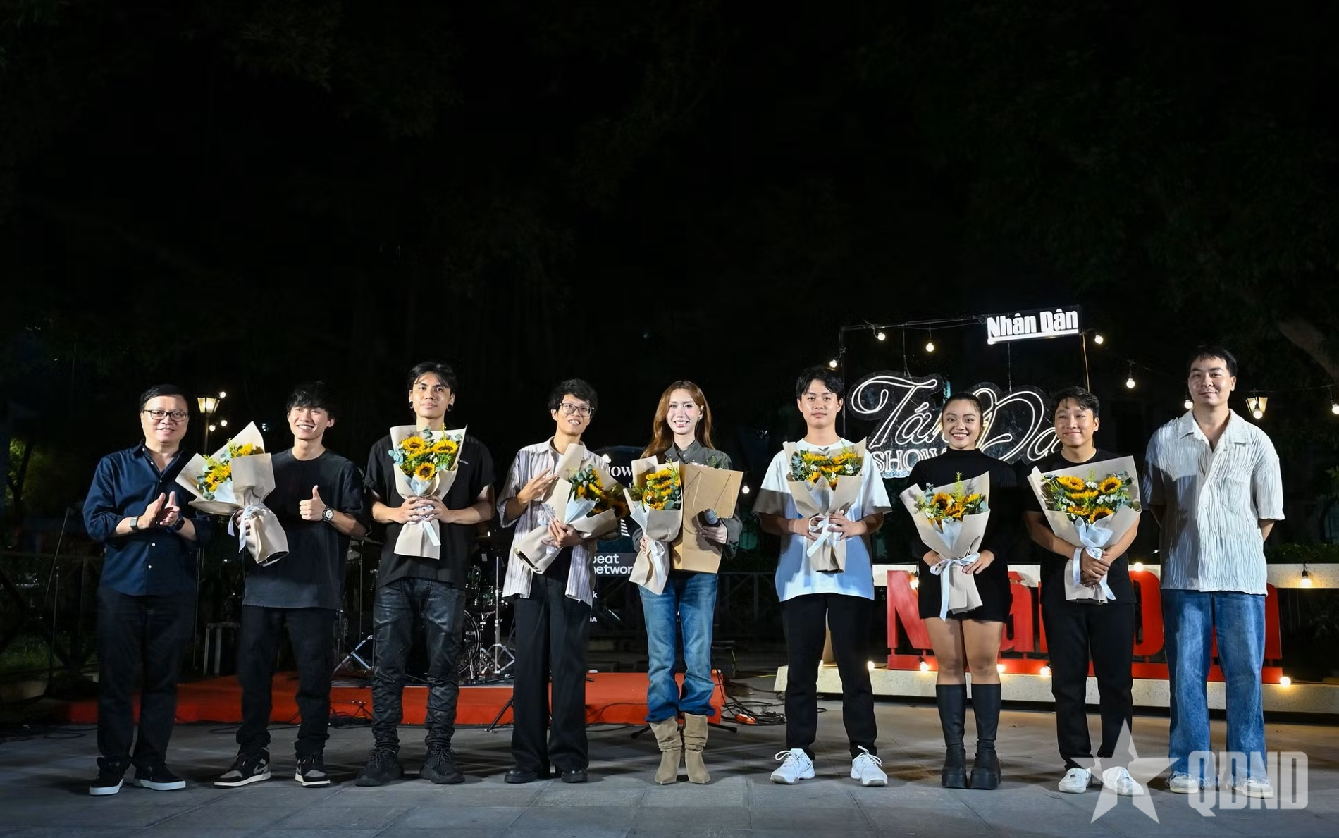 “Tán Đa Show”: Sức hút mới từ không gian âm nhạc mở bên Hồ Gươm