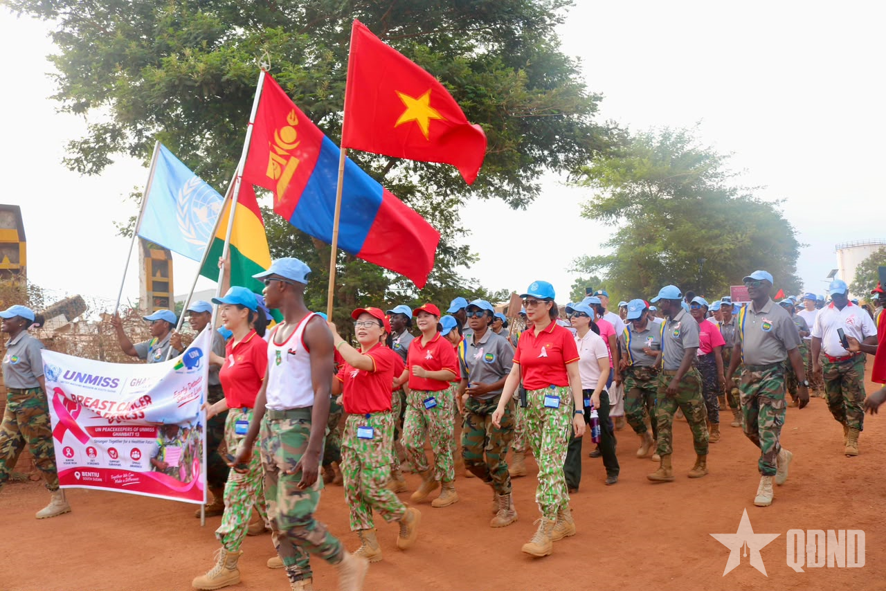 Bệnh viện dã chiến cấp 2 số 8 tham gia diễu hành nâng cao nhận thức về ung thư vú tại Nam Sudan