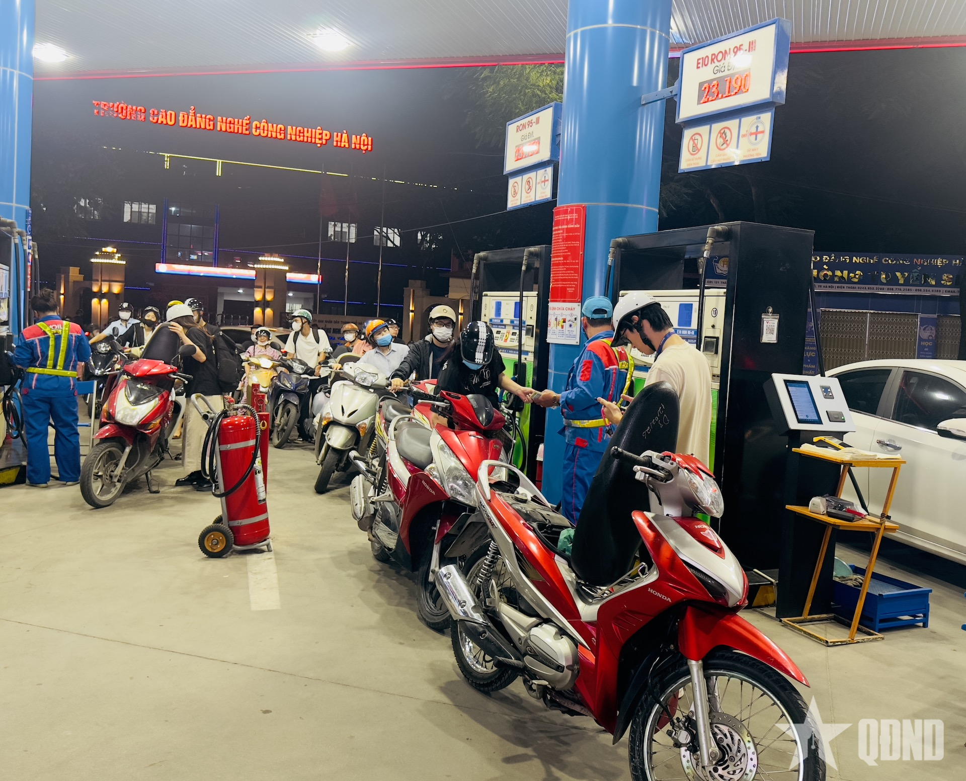 Thủ tướng yêu cầu bảo đảm nguồn cung xăng dầu trong mọi tình huống