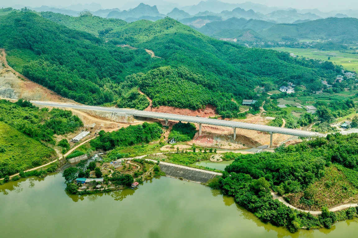 Cao tốc Tuyên Quang - Hà Giang: Thi công cầu bảo đảm tiến độ, 5 gói thầu xây đường cần tăng tốc