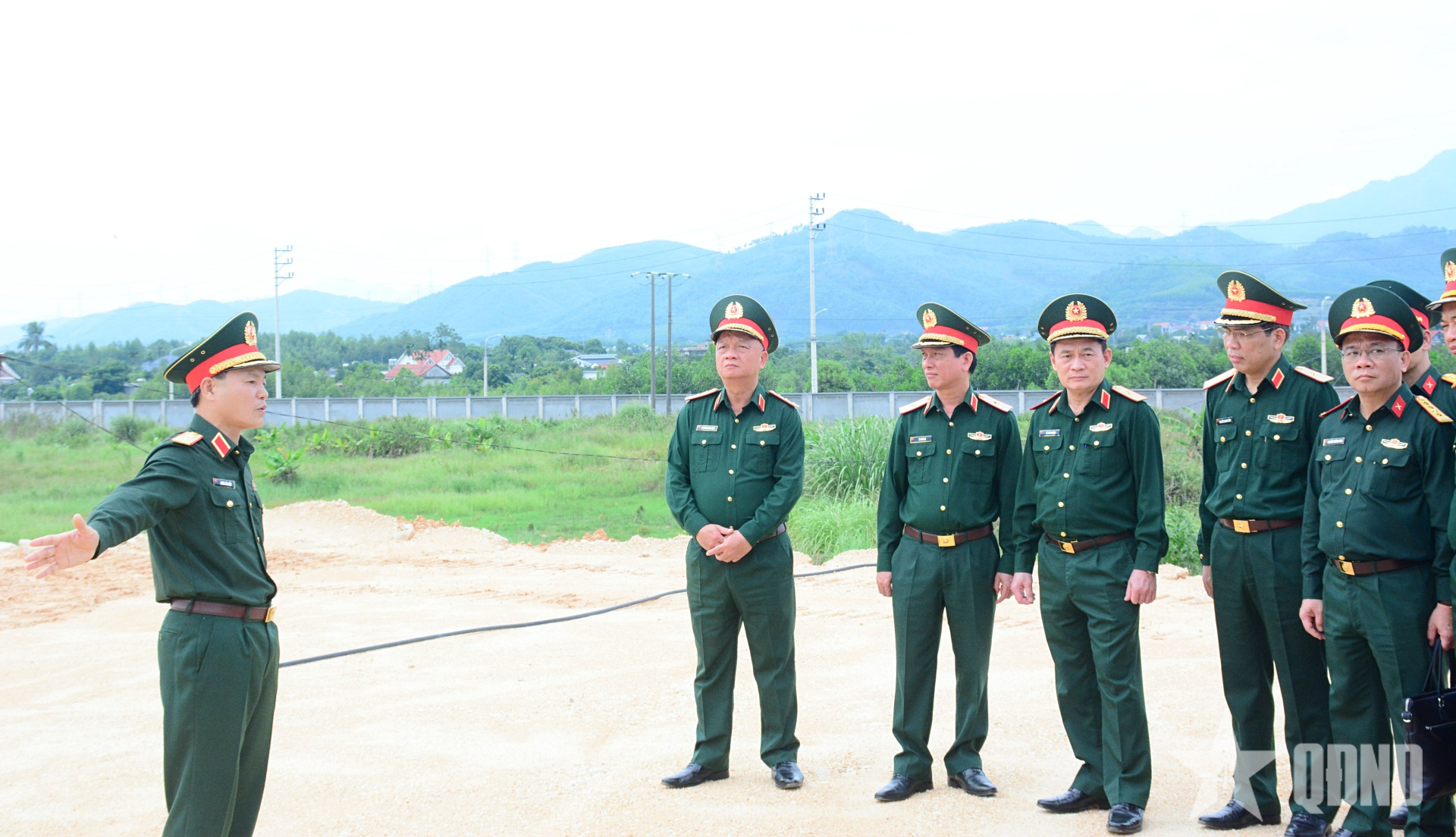 Thượng tướng Nguyễn Quang Ngọc kiểm tra các đơn vị thuộc Quân khu 3
