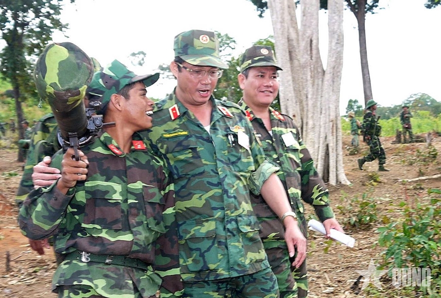 Thượng tướng Trần Quang Phương: Đi giữa lòng dân gánh việc quân - Bài 1: Ân nhân của đồng bào vùng lũ