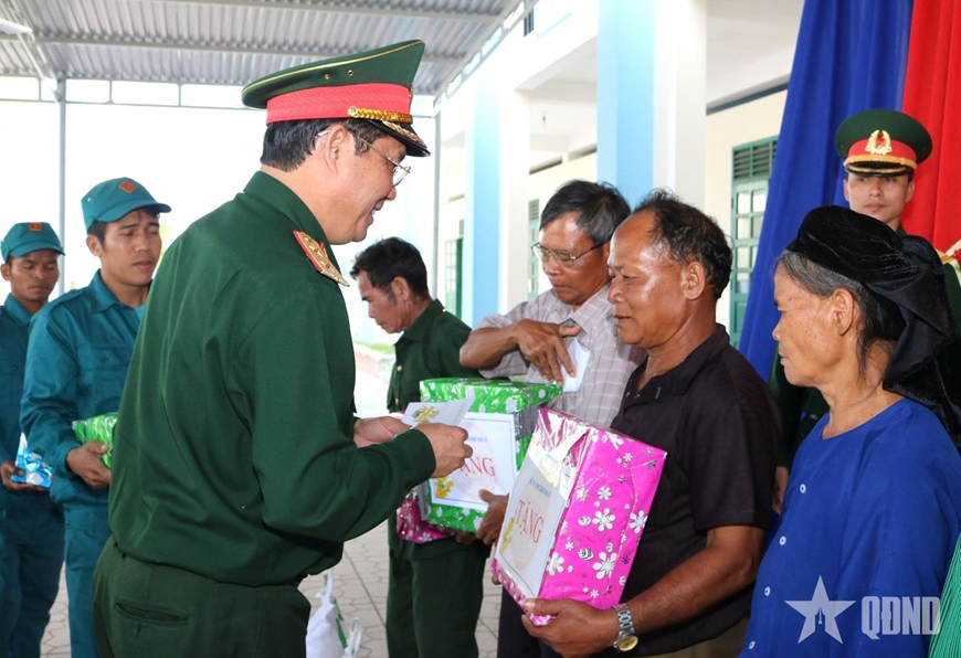Thượng tướng Trần Quang Phương: Đi giữa lòng dân gánh việc quân - Bài 2: Lo việc dân như lo cho mình