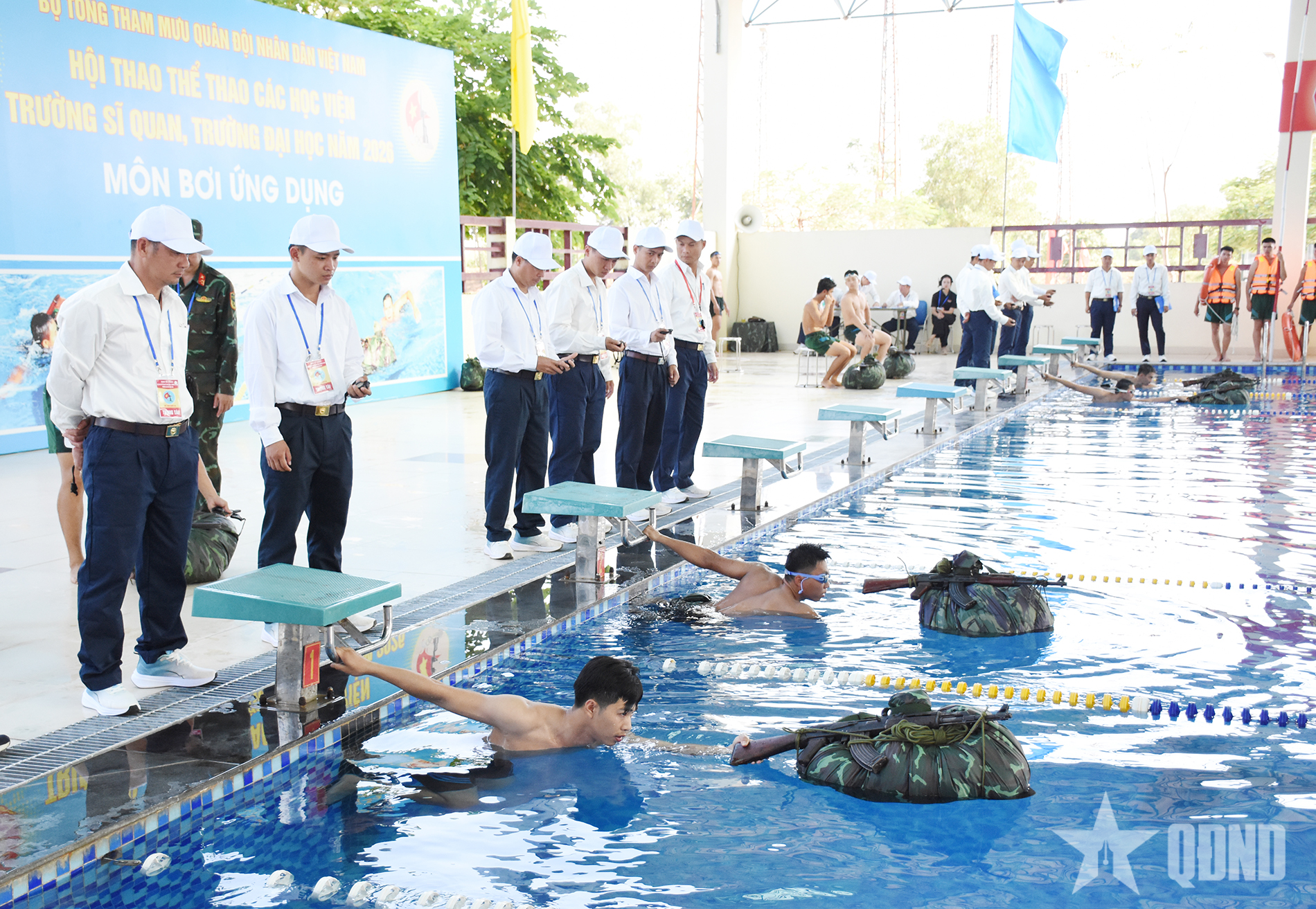 Khí thế trên đường đua xanh