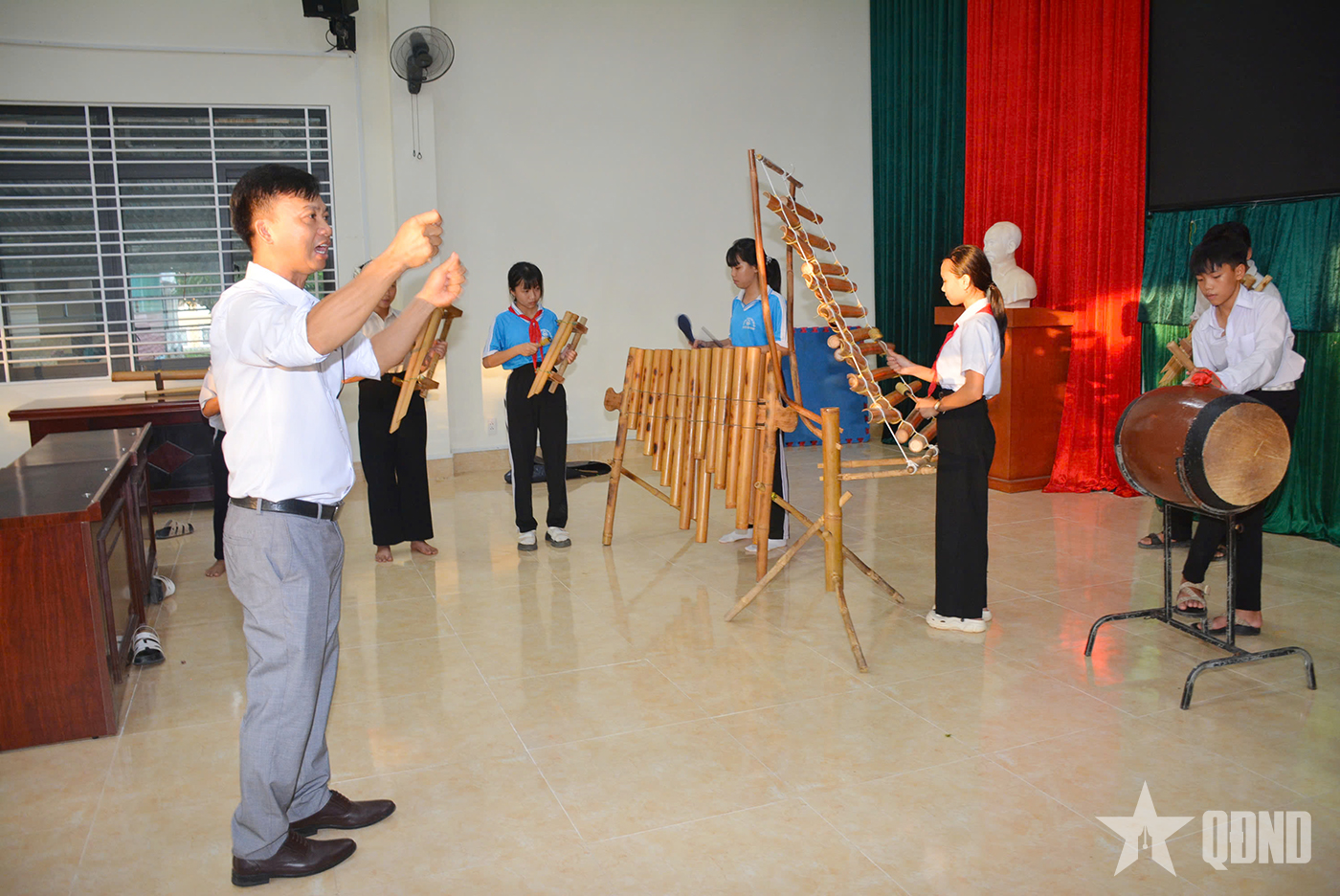 Câu lạc bộ âm nhạc tuổi học trò nơi biên giới

