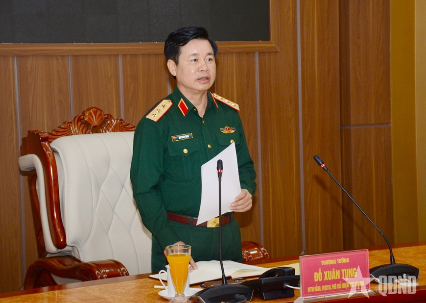 Thượng tướng Đỗ Xuân Tụng làm việc tại Quân chủng Hải quân