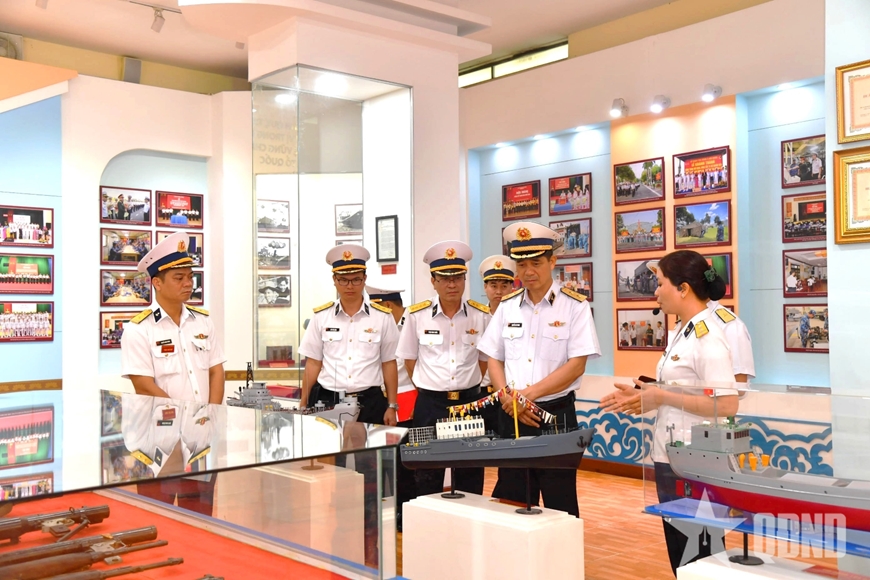 Phát huy truyền thống Đường Hồ Chí Minh trên biển, bảo vệ vững chắc chủ quyền biển, đảo