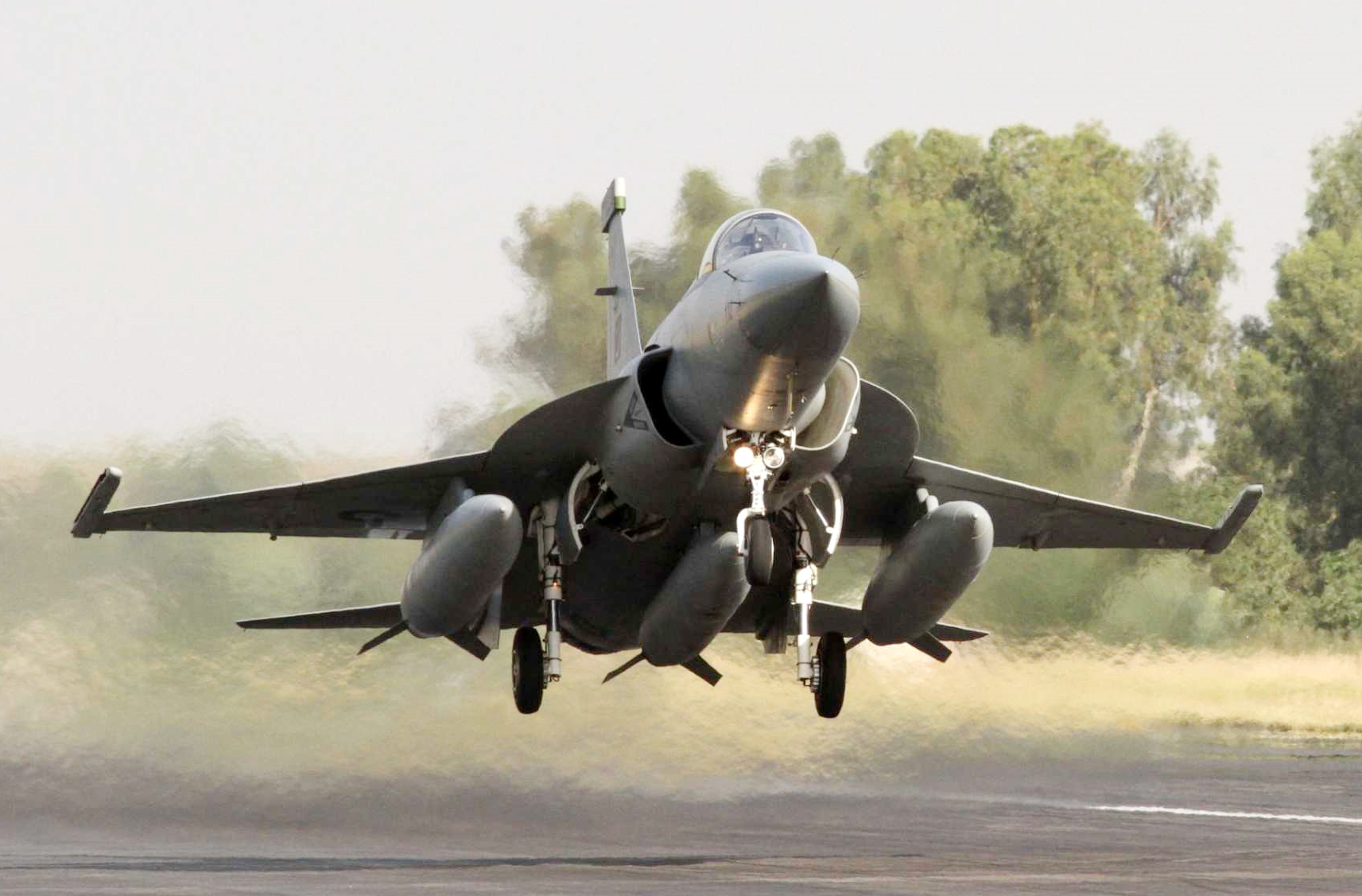 Quân sự thế giới hôm nay (24-10): Oman đàm phán mua tiêm kích JF-17 Thunder

