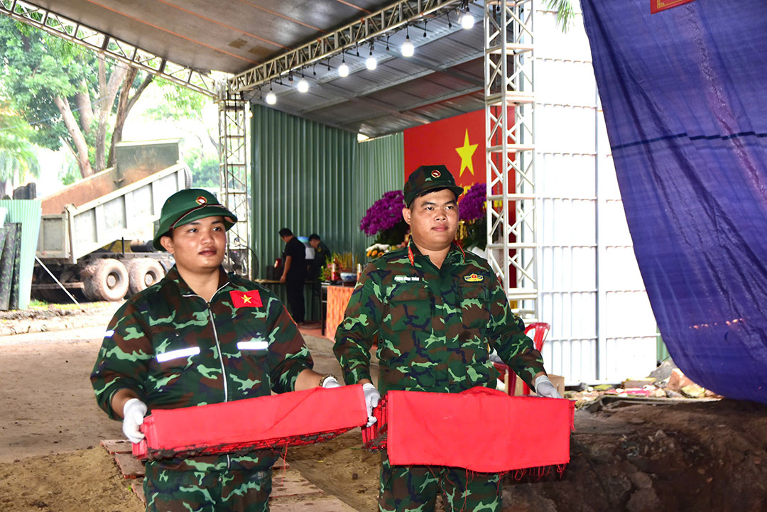 Quy tập thêm 12 bộ hài cốt liệt sĩ tại Công viên Lê Thị Riêng

