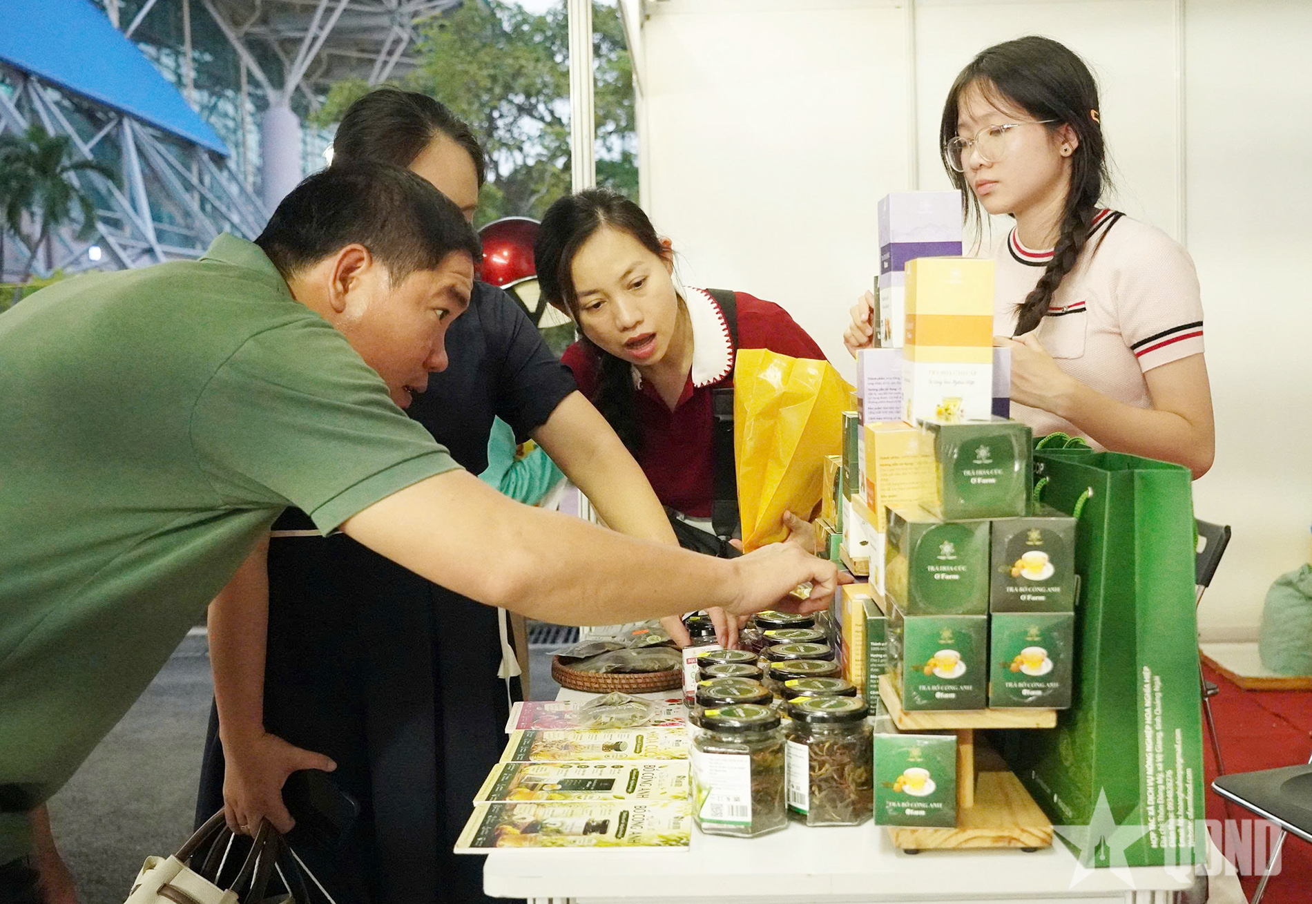 350 gian hàng tham gia triển lãm sản phẩm công nghiệp nông thôn