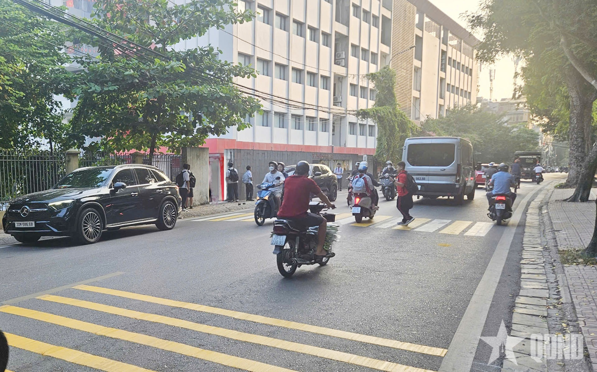 Một ý kiến, hai ngày và ba chung tay