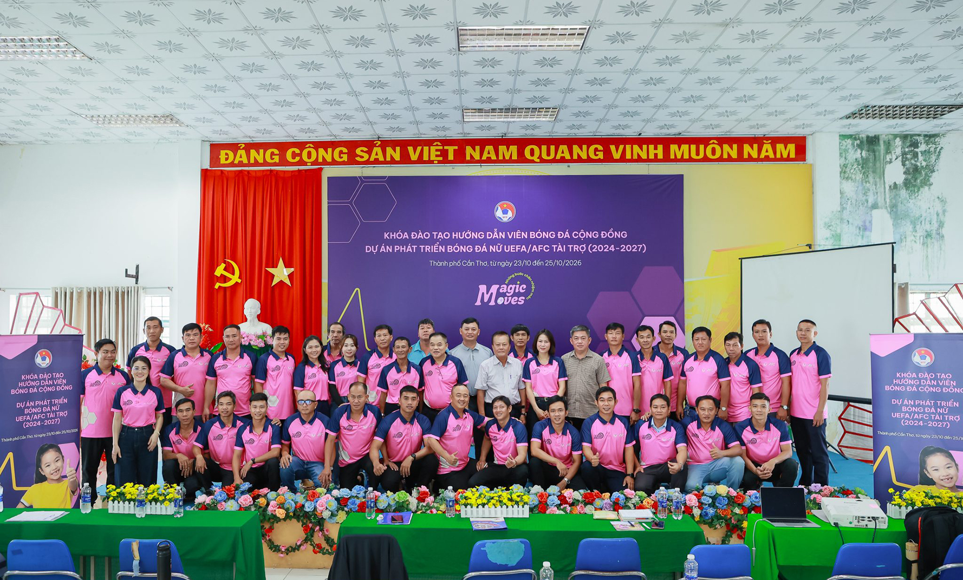 Khai mạc khóa đào tạo hướng dẫn viên bóng đá cộng đồng “những bước chân nhiệm màu”

