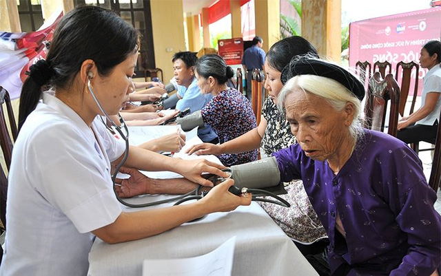 Người cao tuổi thuộc trường hợp nào thì được nhận trợ cấp xã hội hằng tháng và mức trợ cấp?