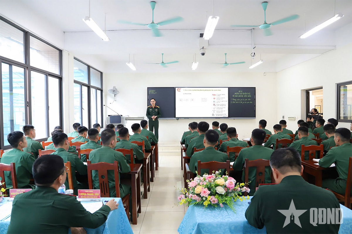 Giảng viên trẻ say mê chuyển đổi số