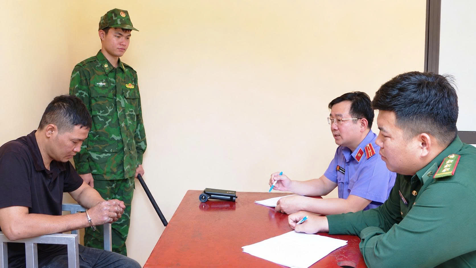 Bắt giữ 2 đối tượng tổ chức cho người khác xuất cảnh trái phép