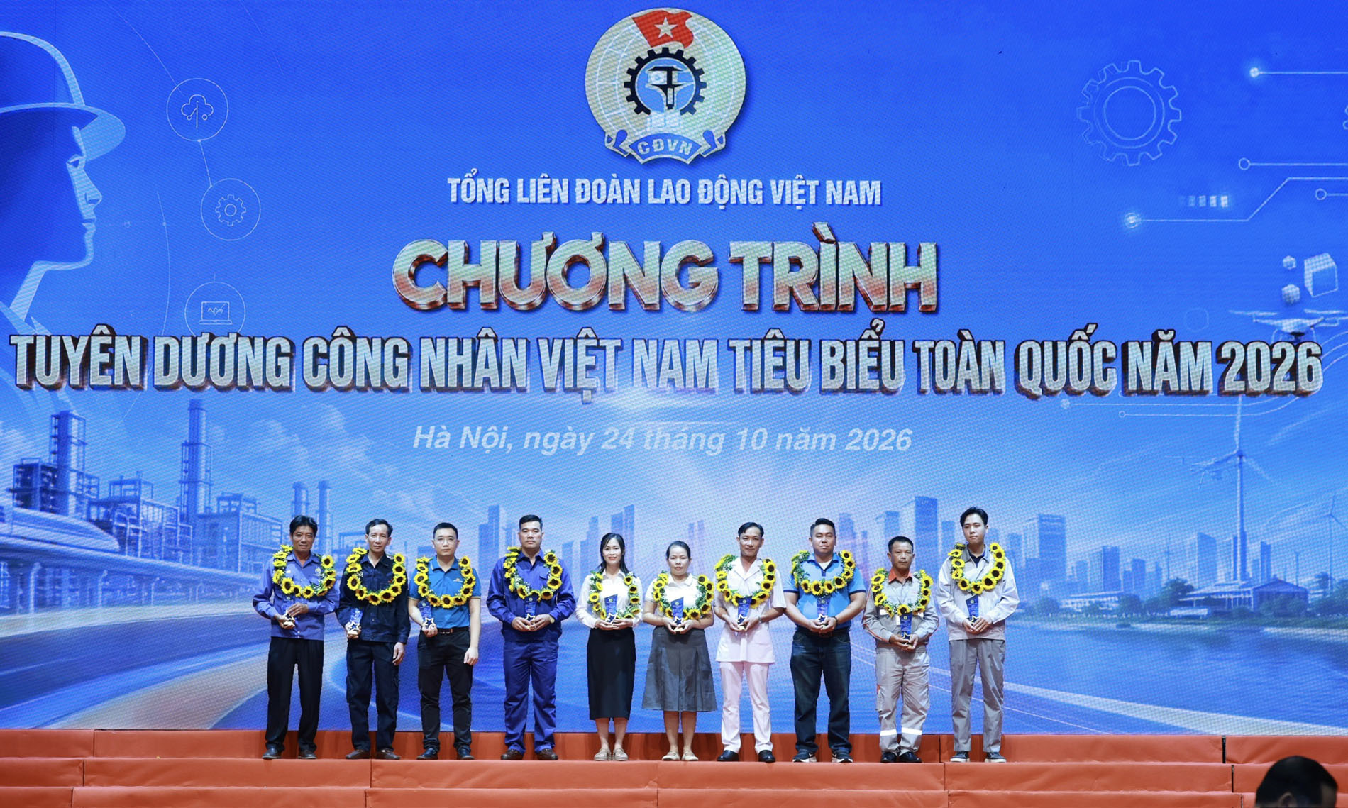 Vượt nghịch cảnh, sáng tạo và cống hiến