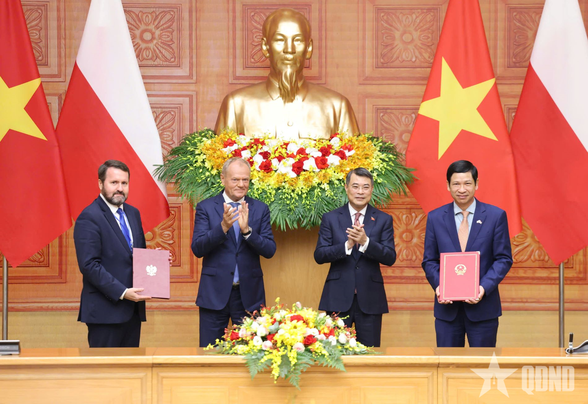 Thủ tướng Lê Minh Hưng hội đàm với Thủ tướng Ba Lan 