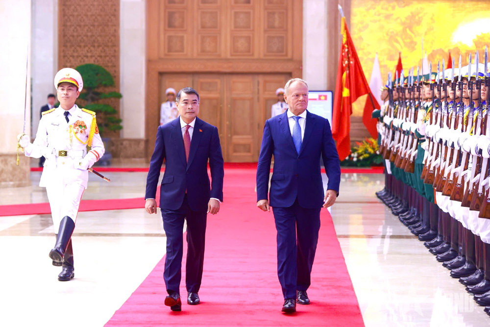 Thủ tướng Lê Minh Hưng chủ trì lễ đón Thủ tướng Ba Lan