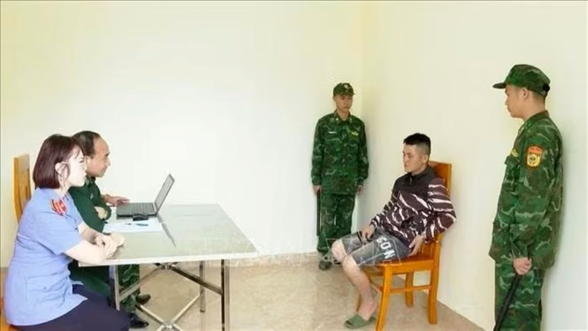 Bắt giữ các đối tượng vận chuyển pháo nổ trái phép