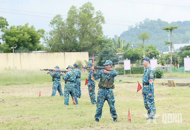 Nâng cao khả năng thực hành bắn súng bộ binh ở Trường Sĩ quan Không quân