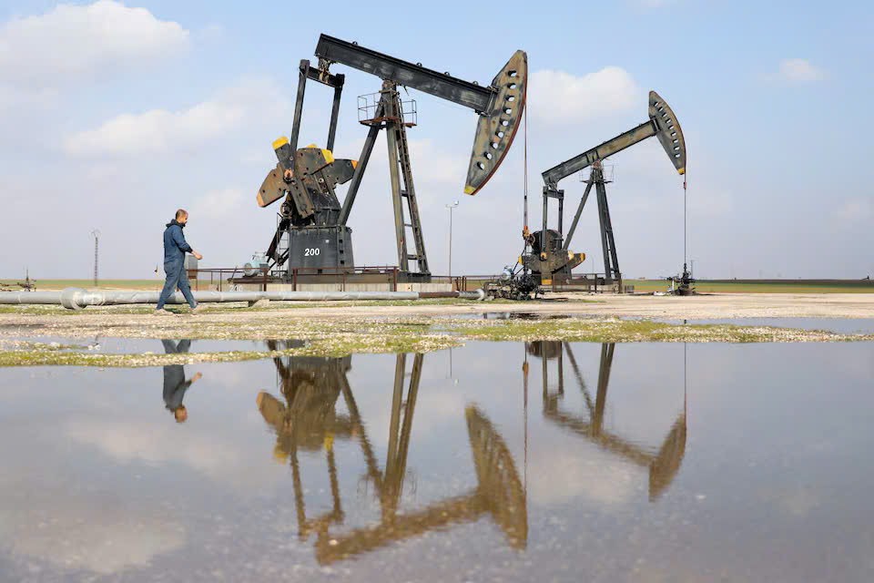 Giá dầu thế giới giảm 1% nhờ triển vọng đàm phán với Iran
