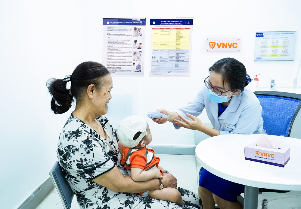 Ra mắt và triển khai vaccine cúm công nghệ mới dạng xịt