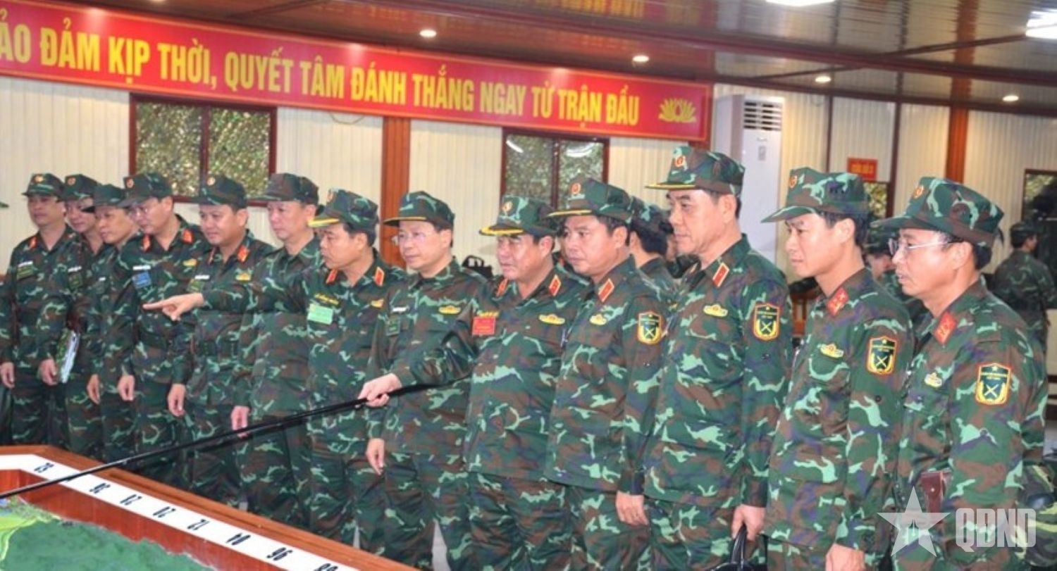 Trung tướng Nguyễn Bá Lực kiểm tra diễn tập tại Hà Tĩnh