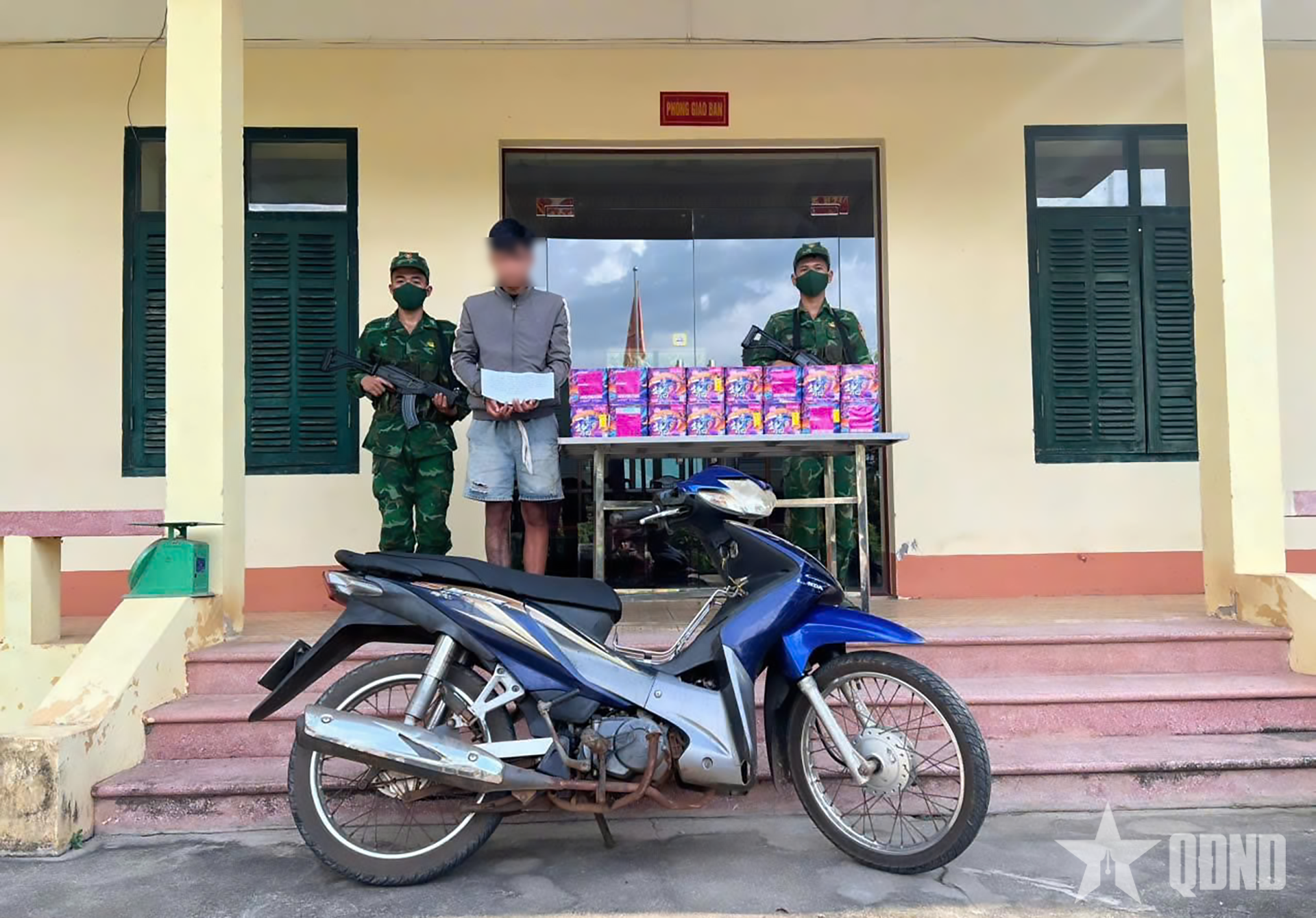 Đồng Nai: Bắt đối tượng vận chuyển trái phép 24kg pháo nổ qua biên giới