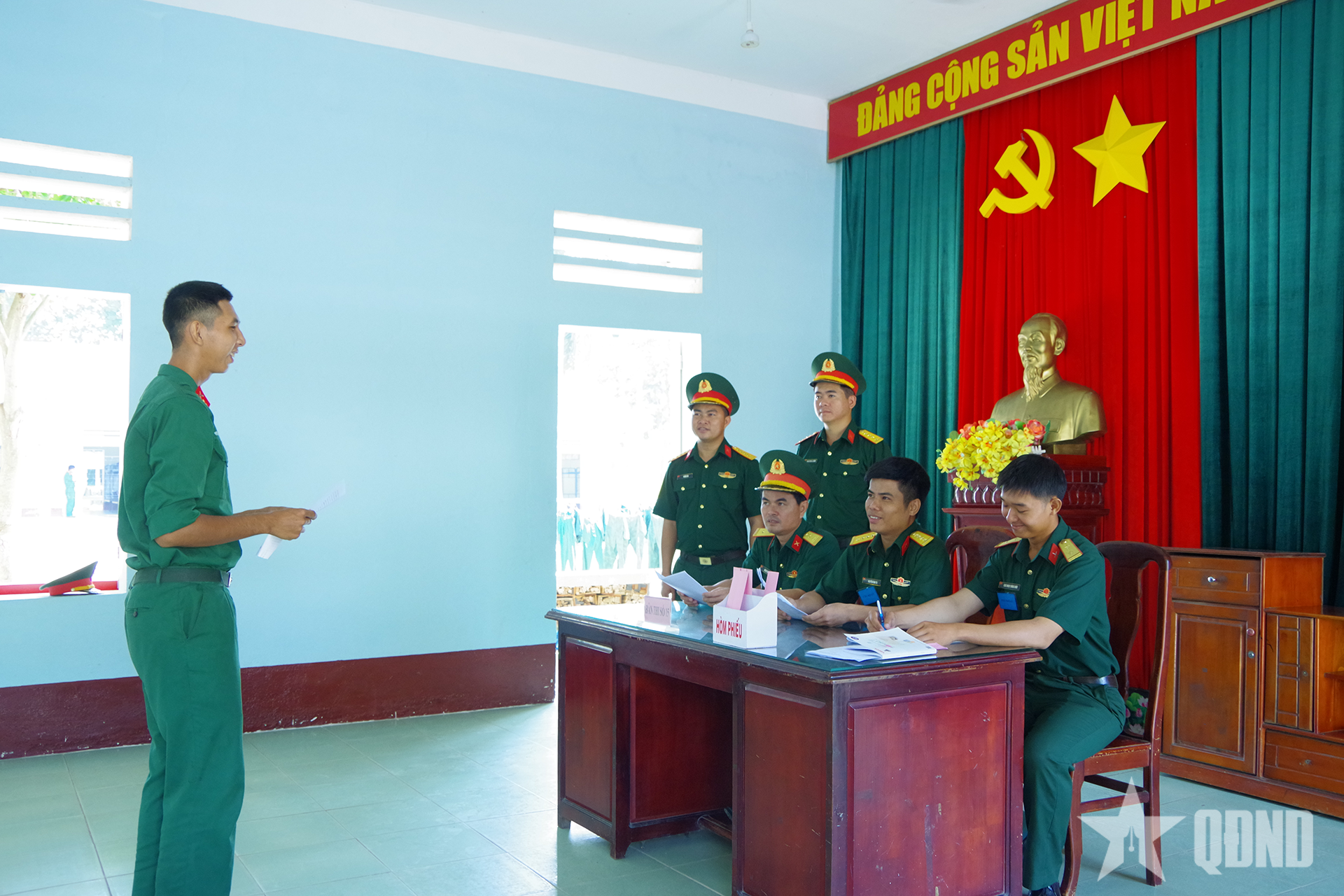 Sư đoàn 9 kiểm tra nhận thức chính trị 
