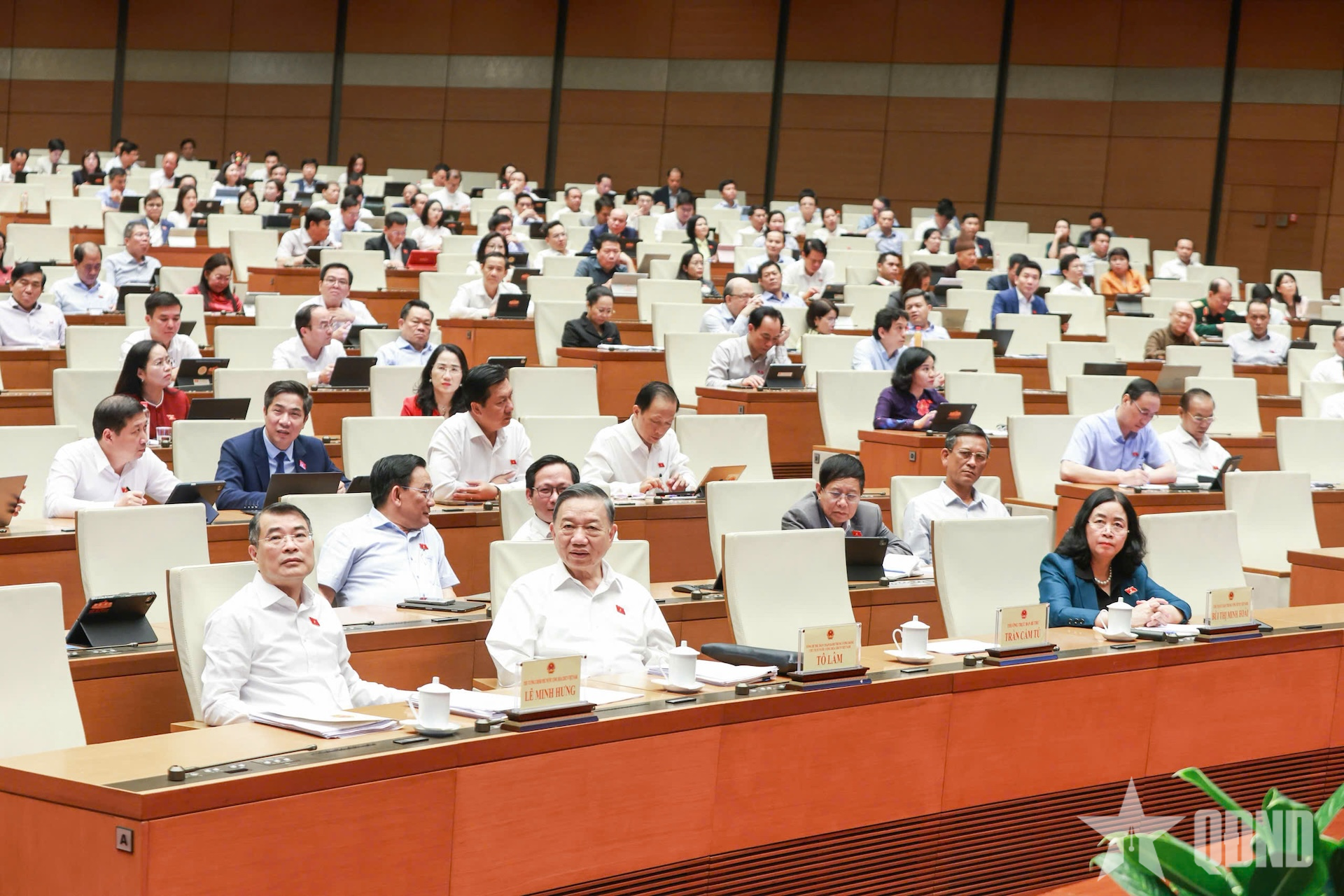 Đại biểu Quốc hội đề xuất gắn thu nhập cán bộ cấp xã với hiệu quả công việc