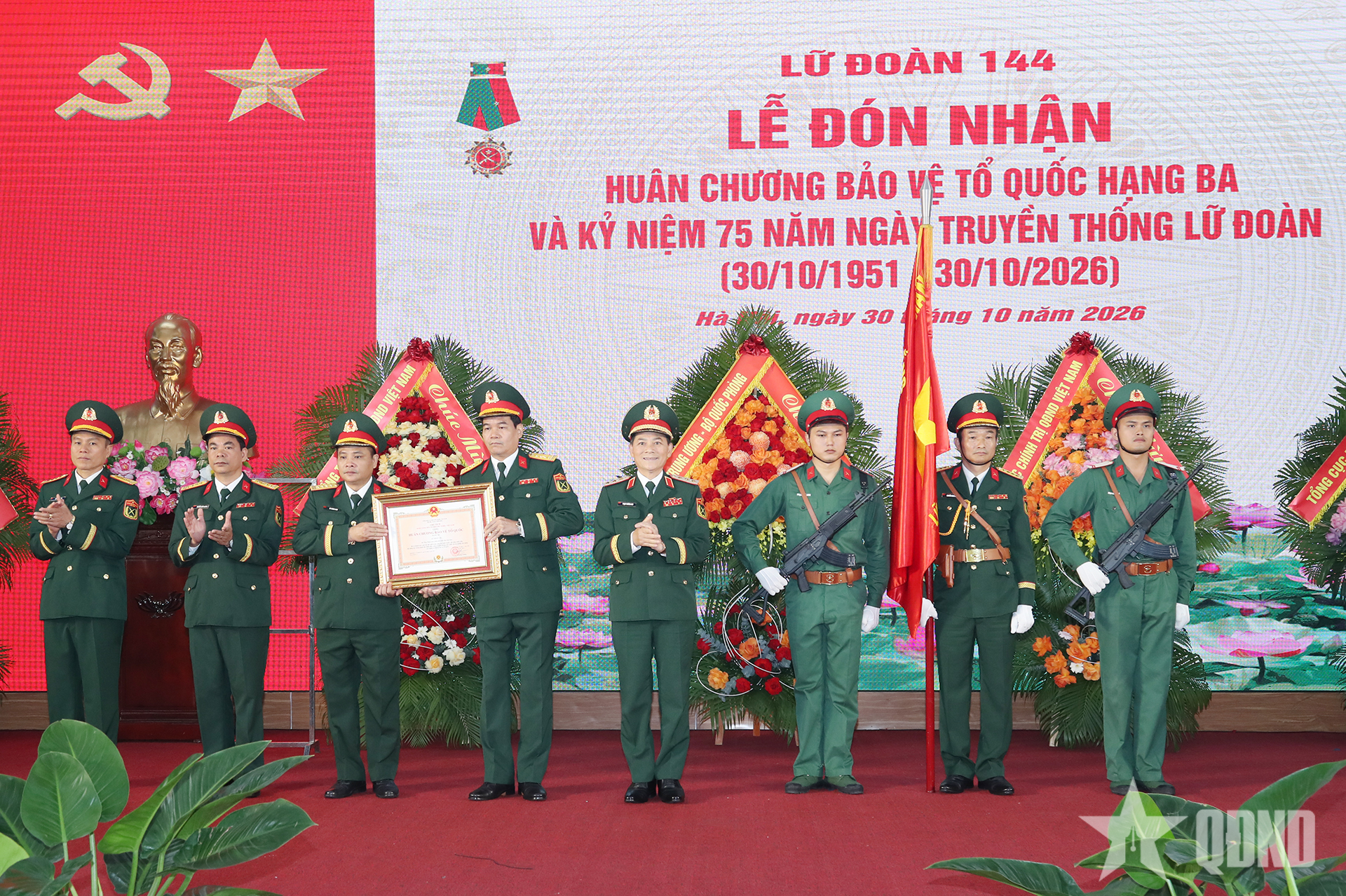 Thượng tướng Phạm Trường Sơn dự Lễ đón nhận Huân chương Bảo vệ Tổ quốc của Lữ đoàn 144 (Bộ Tổng Tham mưu)