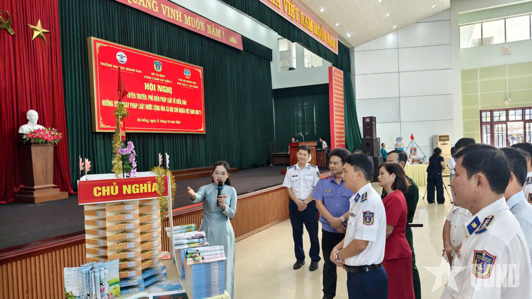 Vùng Cảnh sát biển 2 tuyên truyền pháp luật về biển, đảo cho sinh viên Đà Nẵng