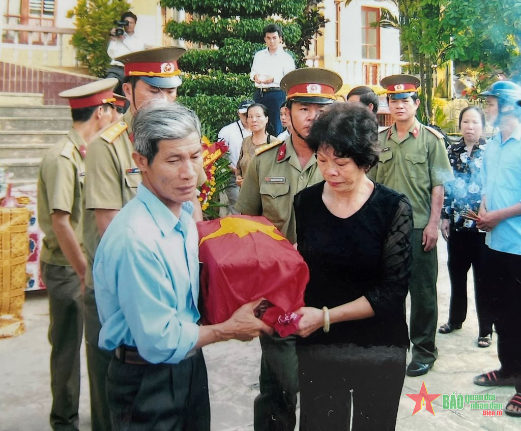 Như vẫn có anh đồng hành