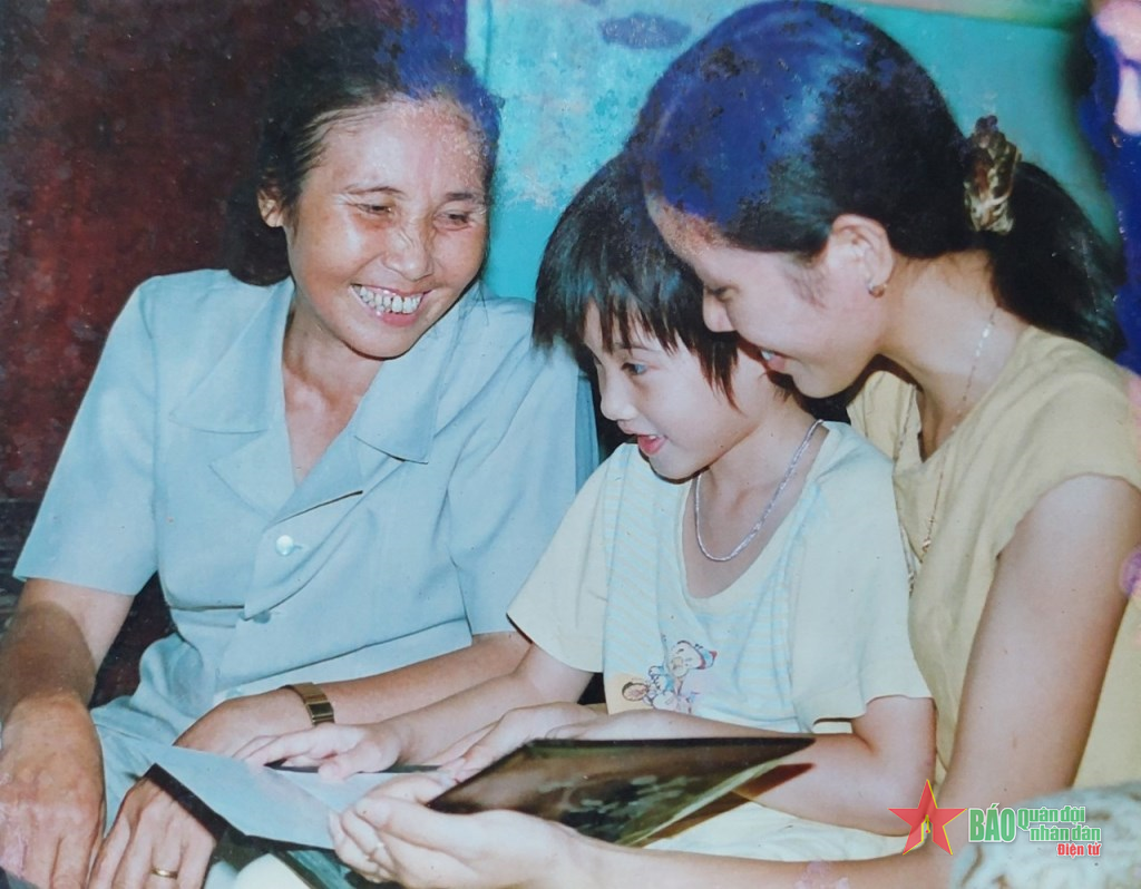 Một lần diễn chèo trước tù binh