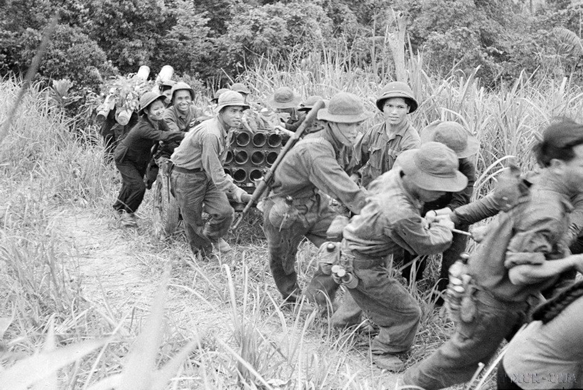 Đi xe đạp đuổi theo... ô tô