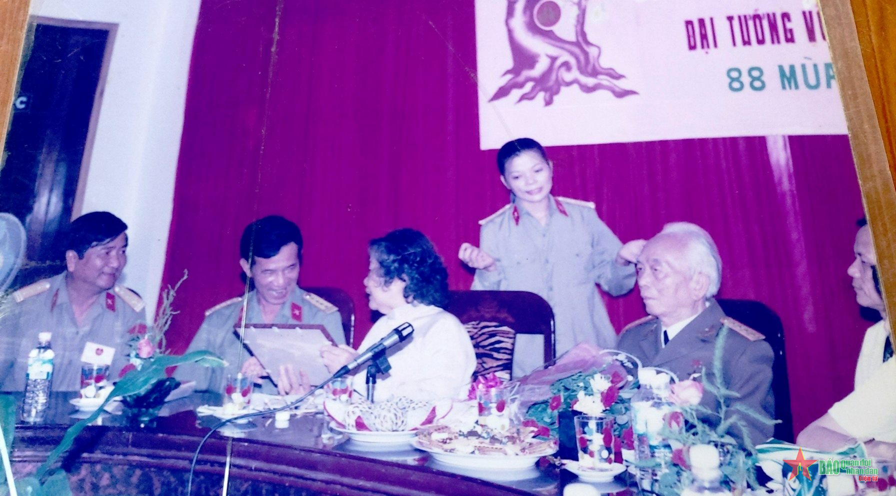 Nghệ sĩ Việt chúc mừng sinh nhật Đại tướng Võ Nguyên Giáp  Trang thông tin  điện tử wwwhovuvovietnamcom