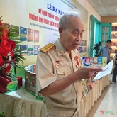 Từ chiếc áo thấm máu