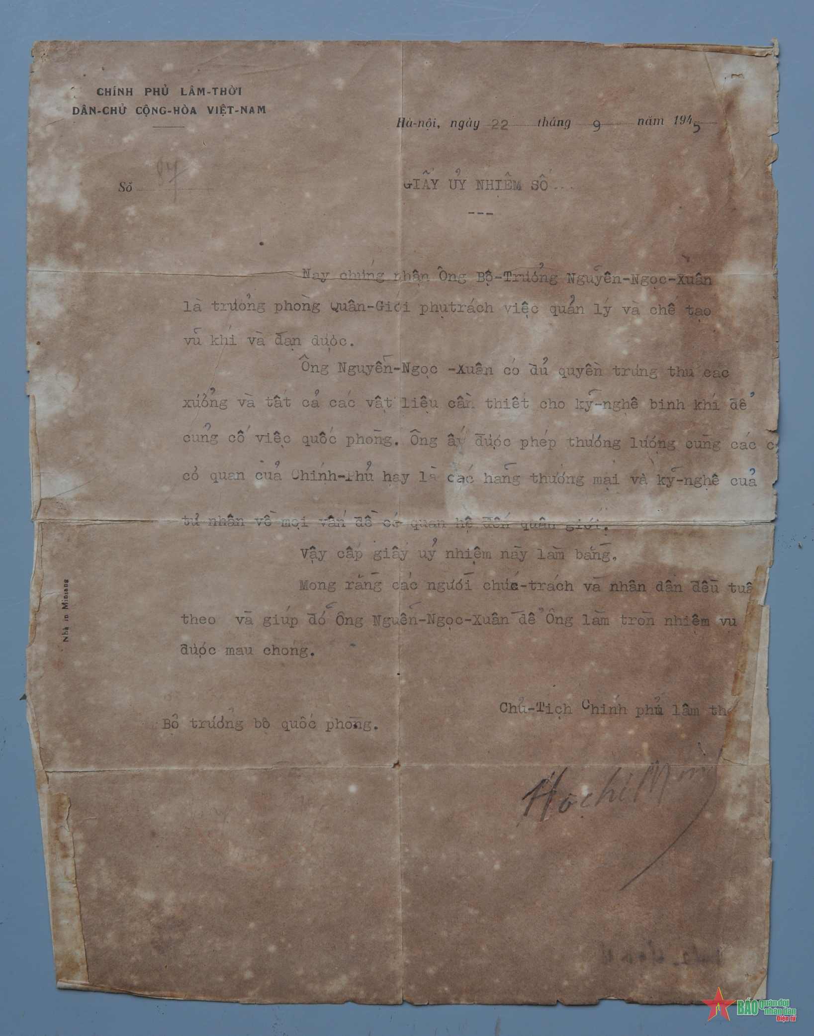 Trưởng phòng Quân giới đầu tiên