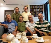 Nước mắt ngày hội ngộ