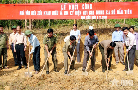 Từ tấm bia kỷ niệm ban đầu