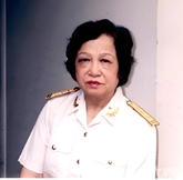 Nữ nhà văn đi qua chiến tranh