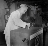 Bác Hồ đi bầu cử