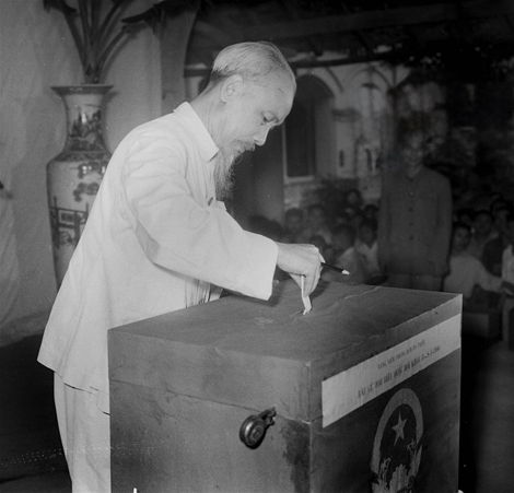 Bác Hồ đi bầu cử