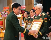 Lửa chiến hào và nghĩa tình cuộc sống