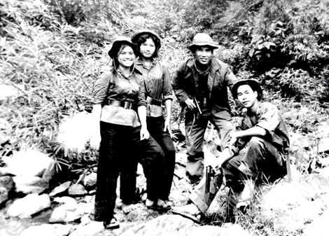 Tháng năm rực lửa